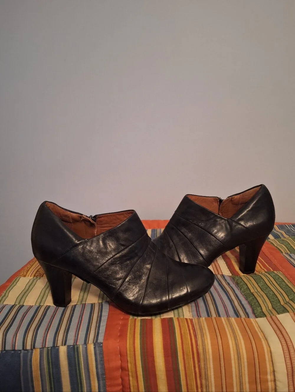 Clark's Artisan Women’s Black Leather Ankle Boots Size 10 Zip-Up Design 3in Heel